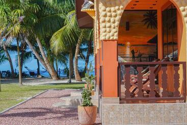 پانسیون Anse Kerlan Beach Chalets