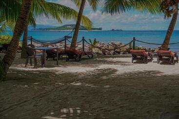 پانسیون Anse Kerlan Beach Chalets