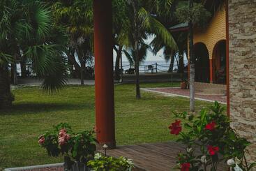 پانسیون Anse Kerlan Beach Chalets