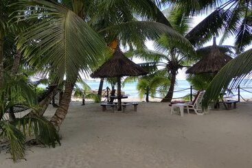 پانسیون Anse Kerlan Beach Chalets