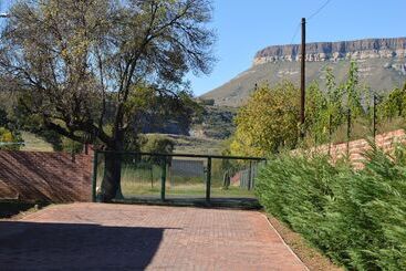 پانسیون Village Lodge Harrismith