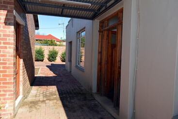 پانسیون Village Lodge Harrismith