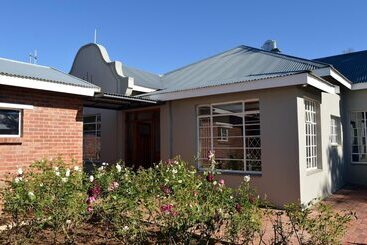 پانسیون Village Lodge Harrismith