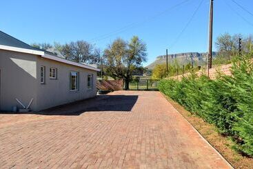 پانسیون Village Lodge Harrismith