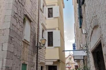 تختخواب و صبحانه Villa Luna Trogir