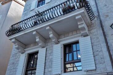 تختخواب و صبحانه Villa Luna Trogir