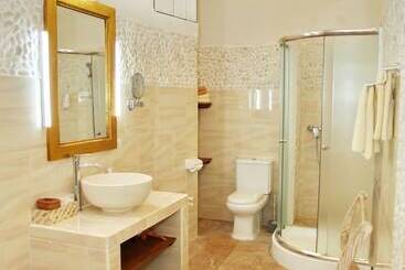 هتل Felicianas Resort