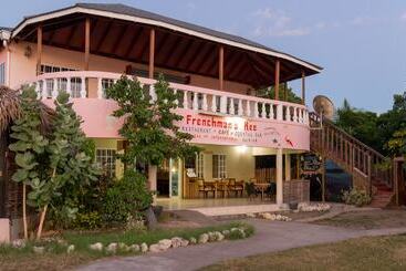 هتل Golden Sands Guest House