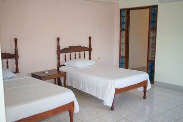 هتل Golden Sands Guest House