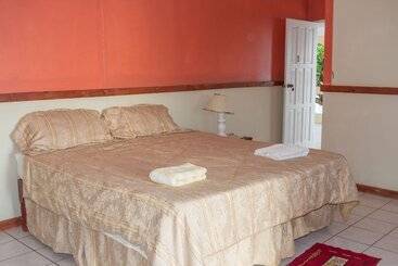 هتل Golden Sands Guest House