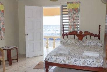 هتل Golden Sands Guest House