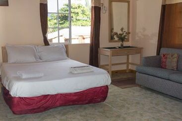 هتل Golden Sands Guest House