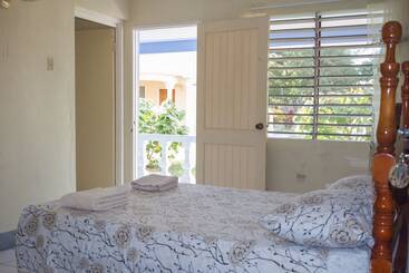 هتل Golden Sands Guest House