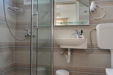 Bizas Rooms & Studios