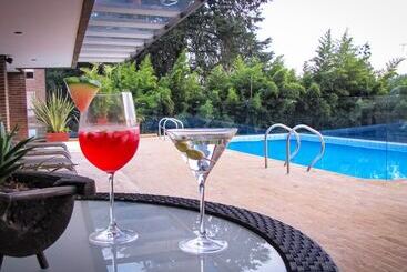 Mg Hotels & Suites