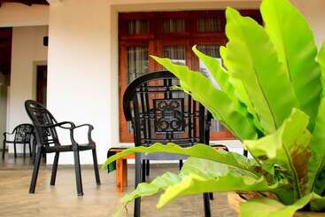تختخواب و صبحانه Seasons Villa