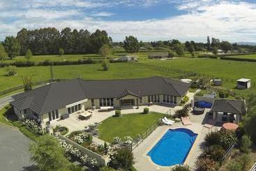 Grasslands Bed & Breakfast