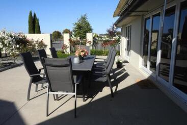 Grasslands Bed & Breakfast