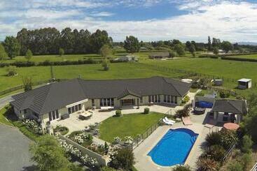 Grasslands Bed & Breakfast
