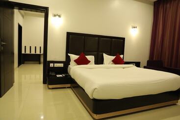هتل Chandra Grand