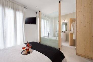 هتل Old Town Senses Boutique
