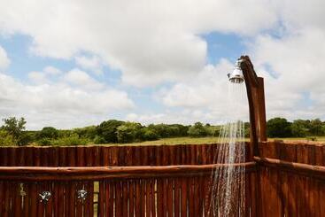 هتل Pezulu Tree House Lodge