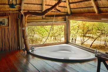 هتل Pezulu Tree House Lodge