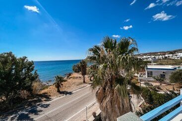 پانسیون Agnadi Syros Beachfront Studios & Rooms