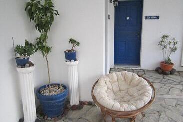 Santorini Breeze