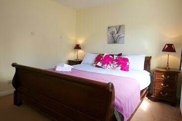 تختخواب و صبحانه Creeve House