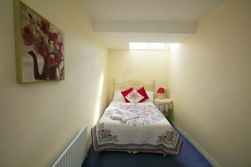 تختخواب و صبحانه Creeve House