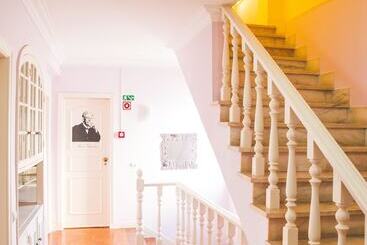 Help Yourself Hostels  Carcavelos Coast