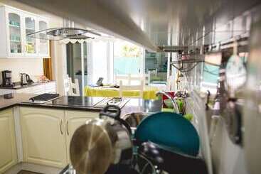 Help Yourself Hostels  Carcavelos Coast