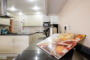 Help Yourself Hostels  Carcavelos Coast