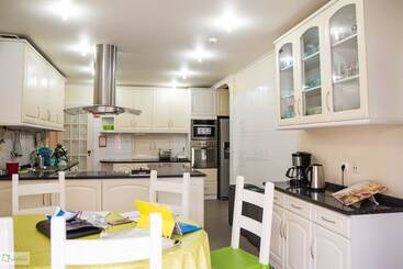 Help Yourself Hostels  Carcavelos Coast