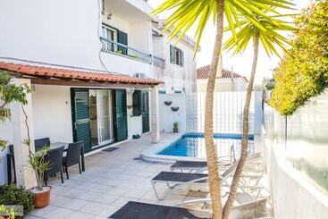 Help Yourself Hostels  Carcavelos Coast