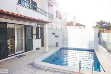Help Yourself Hostels  Carcavelos Coast
