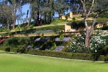 Maya Maya At Mandoon Estate - Caversham