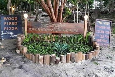 هتل Tree House Bungalows