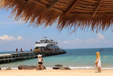 هتل Tree House Bungalows