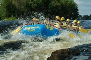 هتل Wilderness Tours Rafting Resort