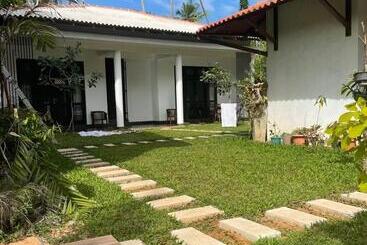 پانسیون River Breeze Villa Bentota