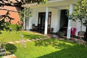 پانسیون River Breeze Villa Bentota
