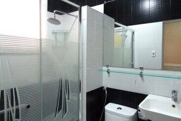 تختخواب و صبحانه The Executive Villa Inn & Suites