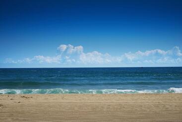 هتل Naksan Beach