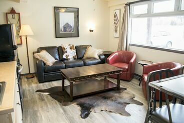 هتل Yamnuska Suites