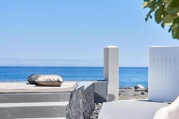 Incognito Beach Villa Santorini