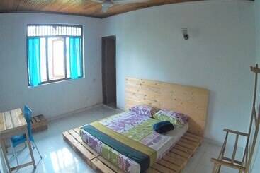 پانسیون The Pallet House