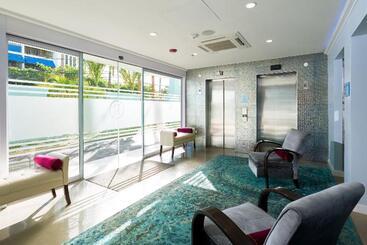 R Hotel Kingston