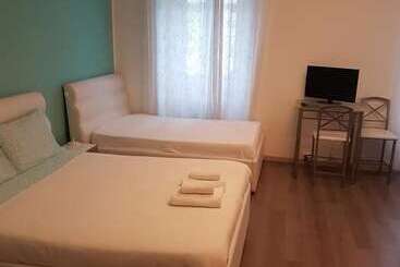 تختخواب و صبحانه Bb Rooms